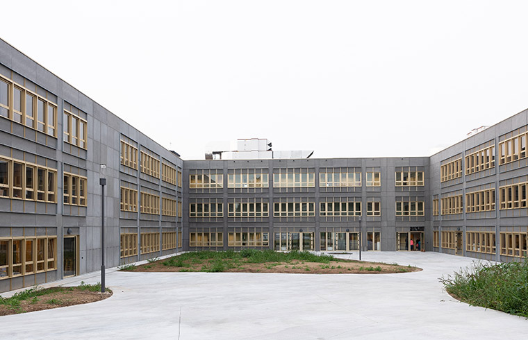 Ecole Athénée Royal, Koekelberg (Belgique), Entreprises Louis De Waele